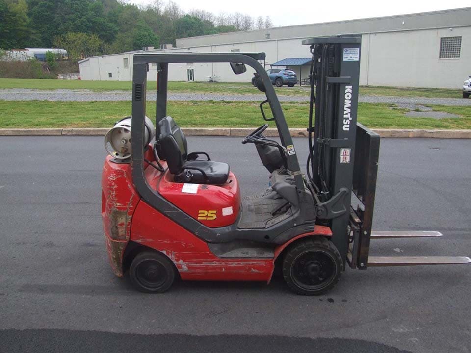 5000 lbs Warehouse Forklift Rental - Cushion Tires